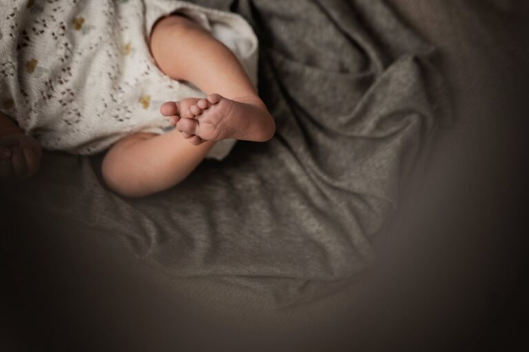 Behind the Scenes: Behutsame Neugeborenenfotografie